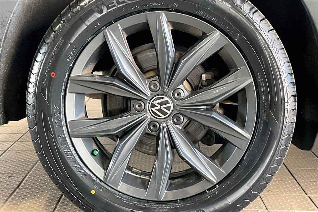 Used 2024 Volkswagen Tiguan SE AWD/4WD image 35