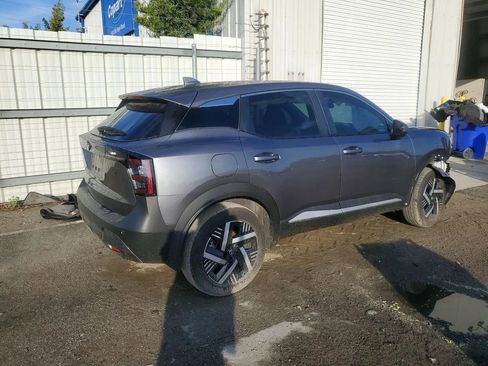 Used 2025 Nissan Kicks SV image 3