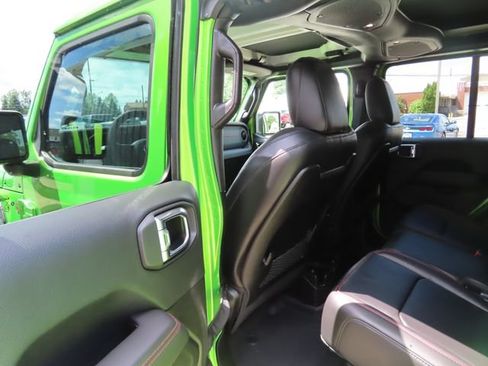 Used 2025 Jeep Gladiator Rubicon AWD/4WD image 23