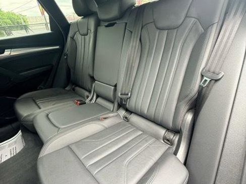 Used 2020 Audi Q5 2.0T Premium w/ Titanium Sport Package AWD/4WD image 12