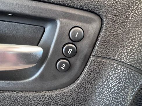 Used 2019 Chrysler 300 Limited RWD image 11