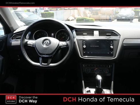 Used 2018 Volkswagen Tiguan SE w/ Panoramic Sunroof Package FWD image 8