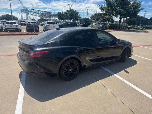 Used 2025 Toyota Camry SE FWD image 3