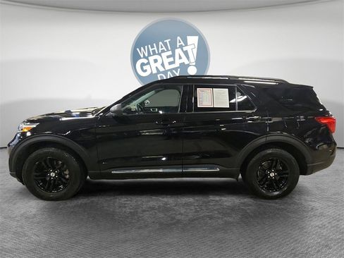 Used 2022 Ford Explorer XLT w/ Equipment Group 202A image 7