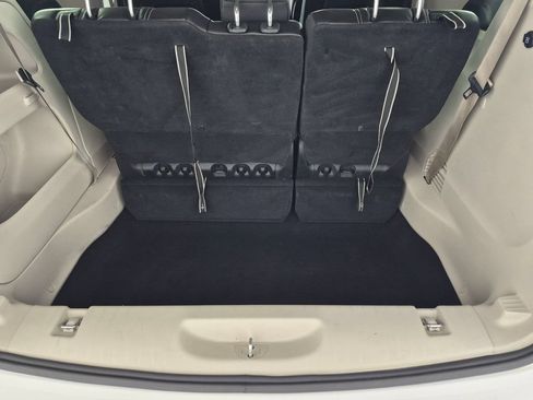 Used 2023 Chrysler Pacifica Touring-L FWD image 29