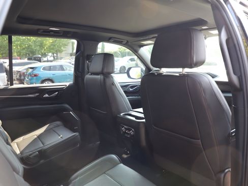 Used 2021 GMC Yukon Denali w/ Denali Premium Package AWD/4WD image 10