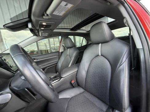 Used 2022 Toyota Camry XSE image 12