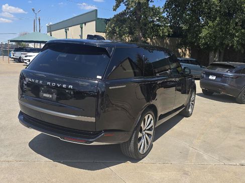 Certified 2025 Land Rover Range Rover Long Wheelbase SE AWD/4WD image 4