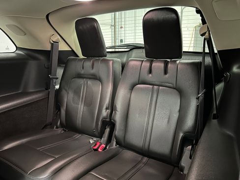 Used 2018 Lincoln MKT AWD image 32