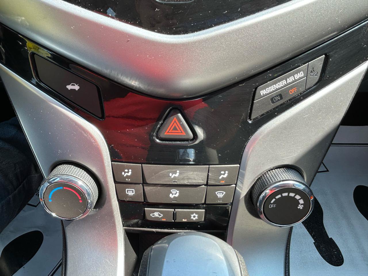 Used 2015 Chevrolet Cruze LT FWD image 24