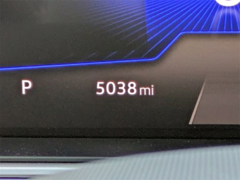 Certified 2025 Volkswagen Taos SE w/ Black Wheel Package image 41