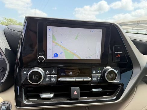 Used 2023 Toyota Highlander XLE FWD image 18