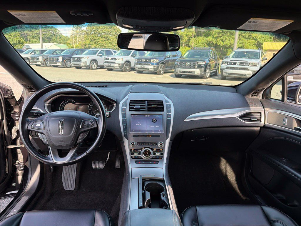 Used 2020 Lincoln MKZ FWD image 8