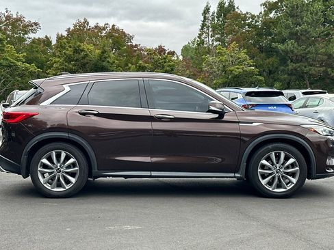 Used 2020 INFINITI QX50 Luxe w/ Navigation Package FWD image 3