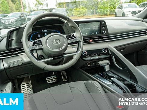Used 2025 Hyundai Elantra Sport image 27