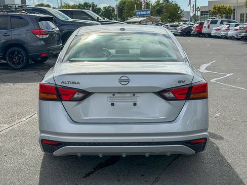 Used 2024 Nissan Altima 2.5 SV FWD image 7