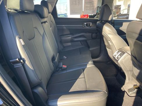 Used 2024 Kia Sorento S image 23