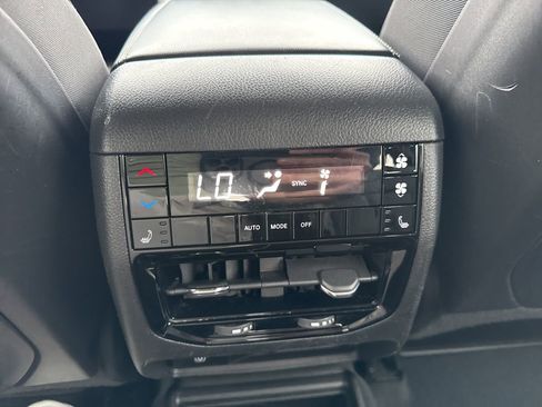 Used 2023 Jeep Grand Cherokee L Limited w/ Luxury Tech Group II image 33