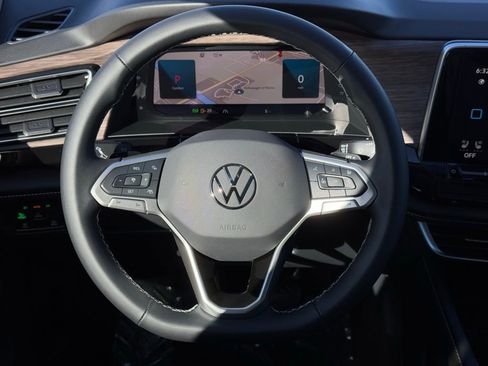 Used 2025 Volkswagen Atlas SEL AWD/4WD image 31