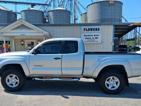 Used 2005 Toyota Tacoma PreRunner image 5