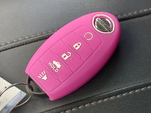 Certified 2019 Nissan Rogue SV w/ Sun & Sound Touring Package image 30