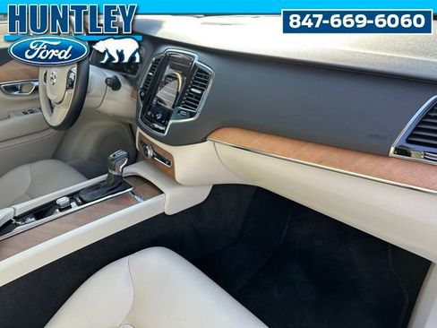 Used 2022 Volvo XC90 T6 Momentum w/ Advanced Package image 9