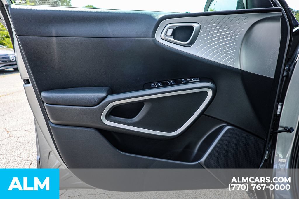 Used 2025 Kia Soul LX w/ LX Technology Package FWD image 42