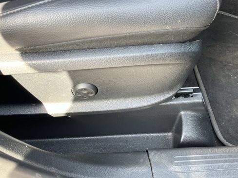 Used 2023 Mercedes-Benz GLB 250 4MATIC image 24