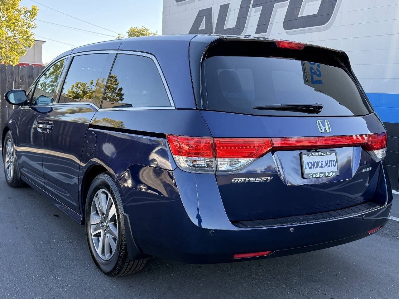 Used 2016 Honda Odyssey Touring Elite image 3
