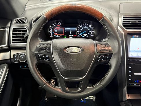 Used 2019 Ford Explorer Platinum AWD/4WD image 18
