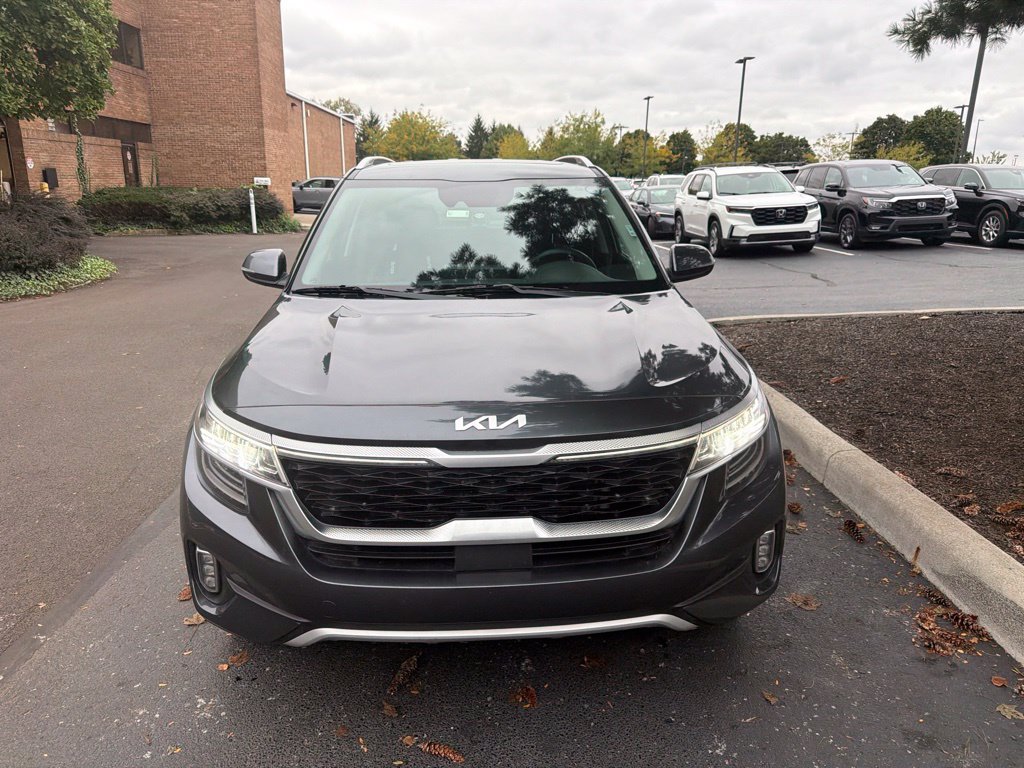 Used 2023 Kia Seltos SX w/ SX Sunroof Package AWD/4WD image 3