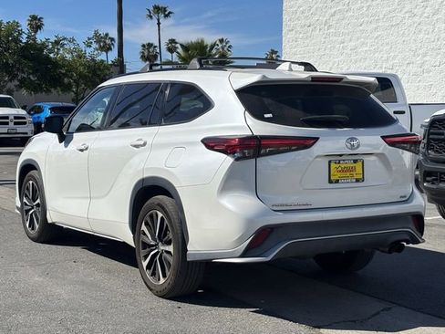 Used 2021 Toyota Highlander XSE image 3