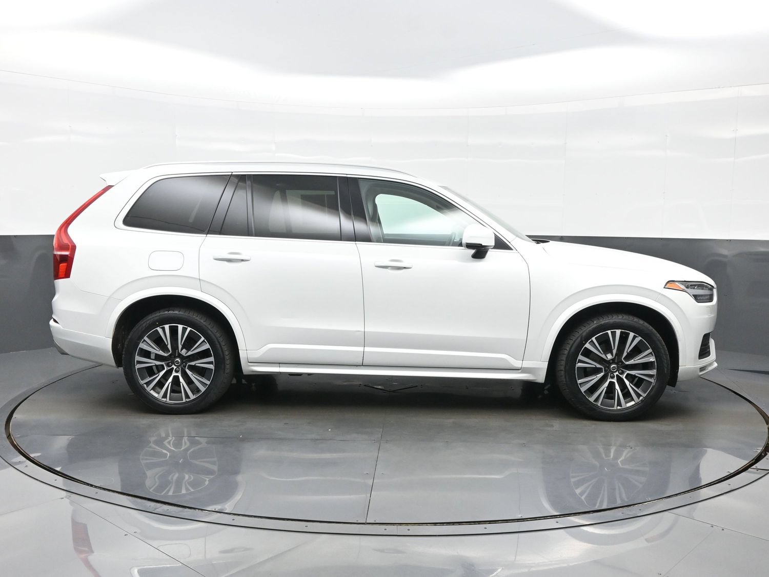Used 2020 Volvo XC90 T6 Momentum w/ Protection Package Premier AWD/4WD image 7