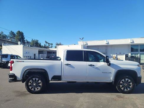 Used 2022 Chevrolet Silverado 2500 Custom w/ Custom Value Package image 9