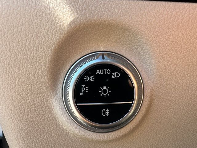 Used 2025 Mercedes-Benz C 300 4MATIC Sedan image 28