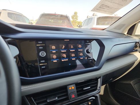 Certified 2024 Volkswagen Taos SE AWD/4WD image 19