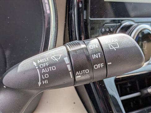 Used 2023 Toyota Highlander Platinum image 10