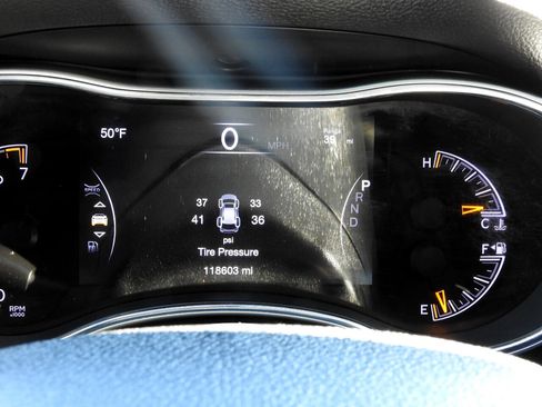 Used 2017 Jeep Grand Cherokee Altitude image 13