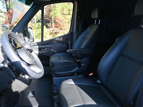 Used 2025 Mercedes-Benz Sprinter 2500 image 13
