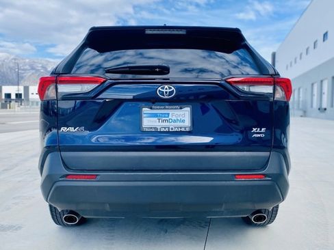 Used 2021 Toyota RAV4 XLE w/ Convenience Package image 6