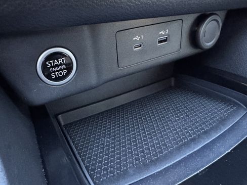 Used 2021 Nissan Rogue S image 27