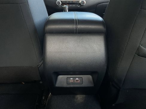 Used 2025 Nissan Altima 2.5 SV FWD image 13