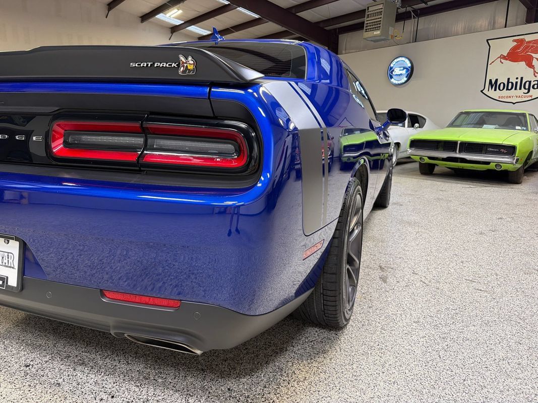 Used 2022 Dodge Challenger R/T Scat Pack w/ Scat Pack Stripe RWD image 16
