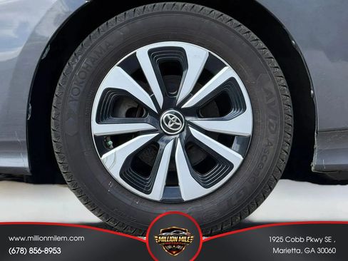 Used 2017 Toyota Prius Prime Plus w/ Carpet Mat Package FWD image 31