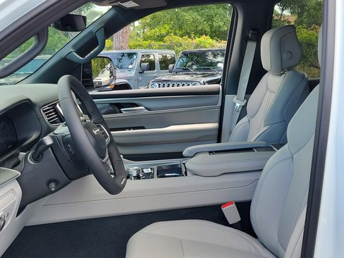 New 2026 Jeep Grand Wagoneer 4WD image 18