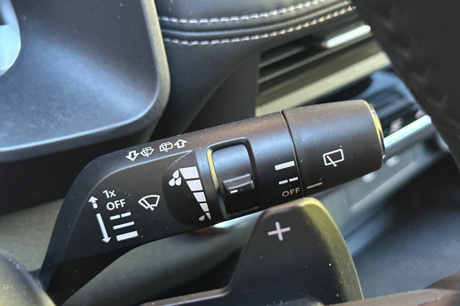 Used 2025 Nissan Rogue SV FWD image 34