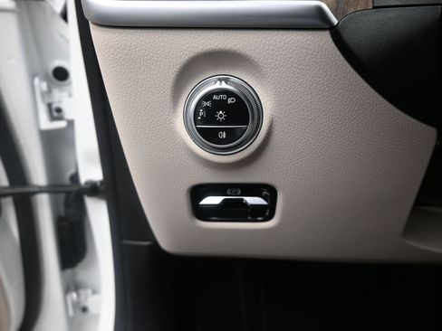 Used 2024 Mercedes-Benz C 300 Sedan image 16