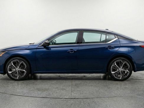 Used 2025 Nissan Altima 2.5 SR image 5