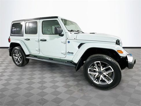 Used 2024 Jeep Wrangler Unlimited image 8