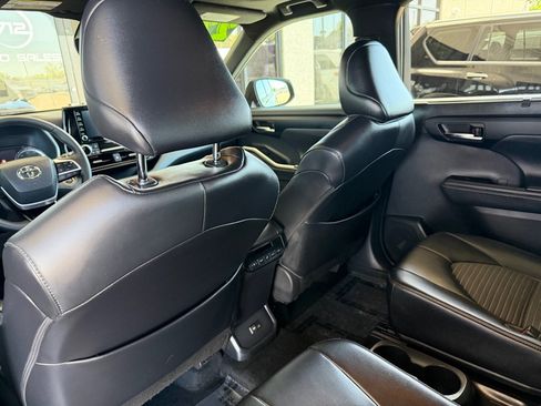 Used 2022 Toyota Highlander XSE FWD image 23